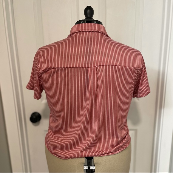 Cropped Button-up Tee - Picture 2 of 3